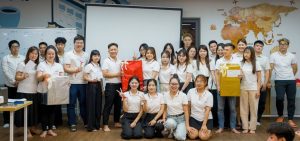 Chụp nhanh còn khui quà :))